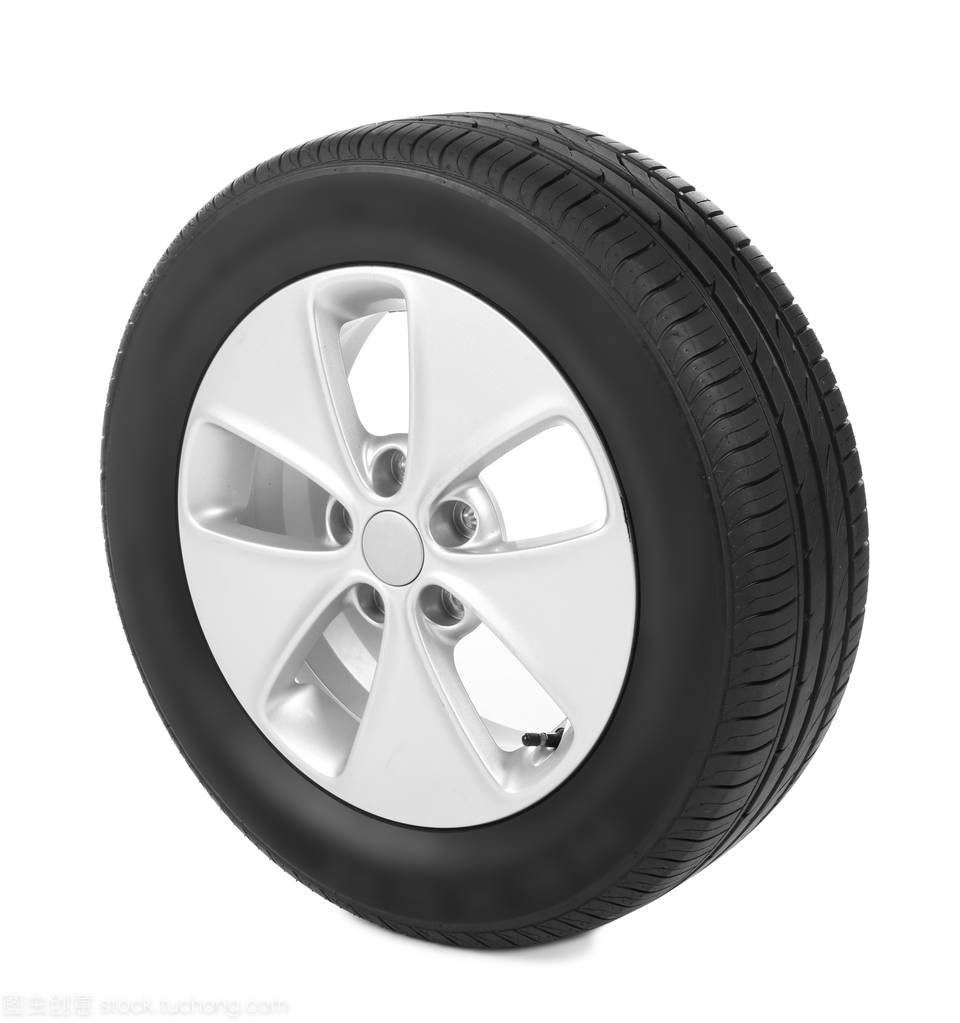 帶輪輞的汽車(chē)輪胎白色背景
